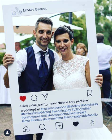 Esempi di cornici Instagram personalizzate per diverse feste