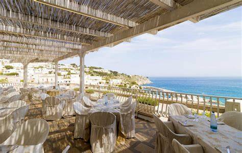 Vista mare con ristorante per matrimoni nel Salento
