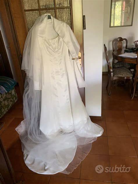 Collezione di abiti da sposa usati