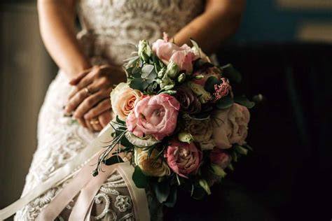 Esempio di abbinamento tra tight e bouquet della sposa