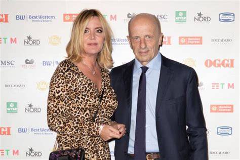 Alessandro Sallusti e Patrizia Groppelli sorridenti