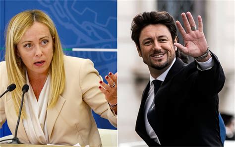 Andrea Giambruno alla conduzione di un programma televisivo