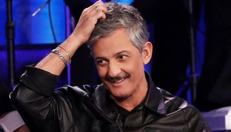 Fiorello che accompagna Olivia all'altare