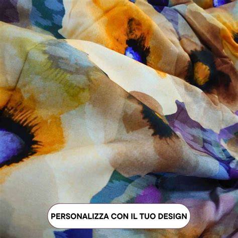 Tessuto di mussola con decorazioni floreali