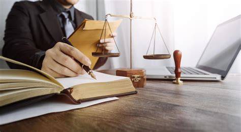 Immagine di un tribunale o di un documento legale