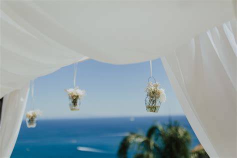Terrazza dell'Hotel Mediterraneo con vista sul mare durante un matrimonio