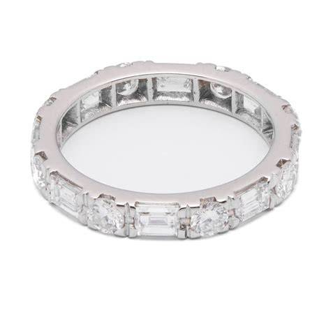 Anello eternity con diamanti baguette