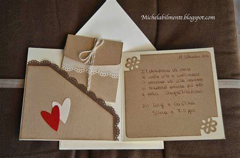 Scrittura a mano su un biglietto di auguri