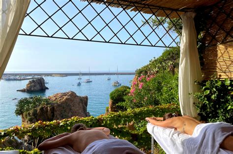 Sala massaggi con vista mare