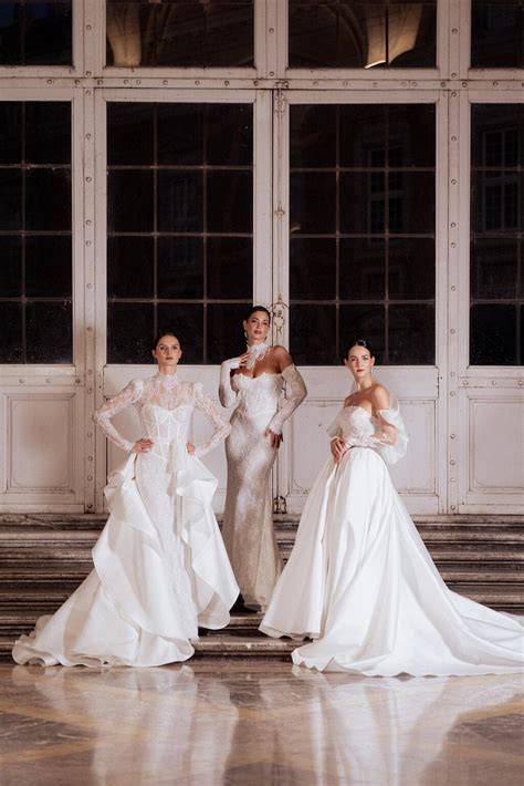Collage di abiti da sposa di diverse collezioni