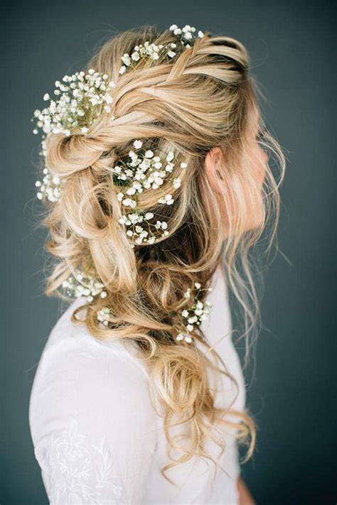 Treccia sposa morbida con fiori