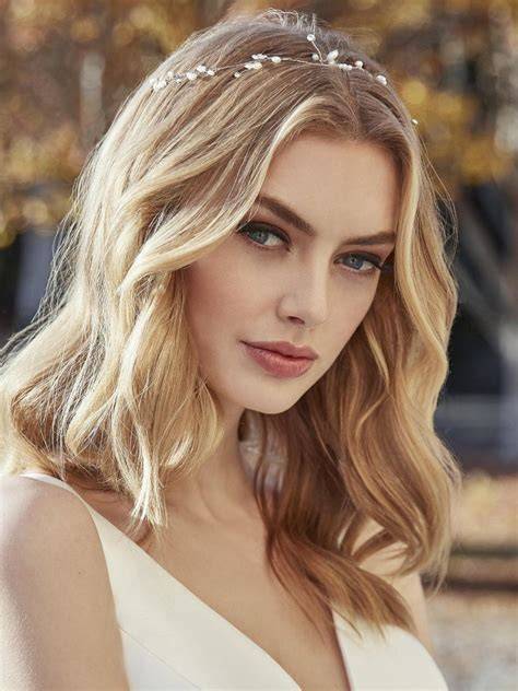 Acconciature sposa capelli lisci lunghi sciolti