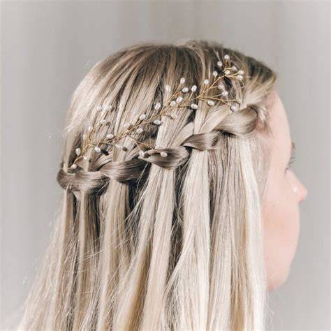 Acconciature sposa capelli lisci con treccia