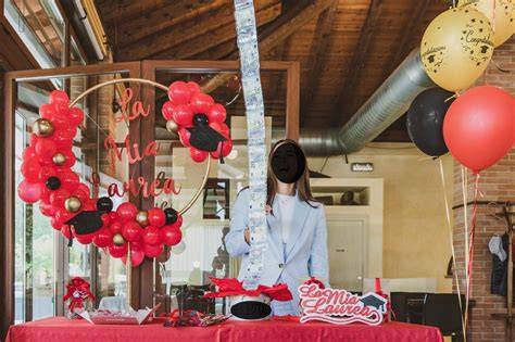 Interno di una villa elegante con addobbi per festa