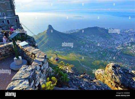 Vista panoramica di Cape Town dalla Table Mountain