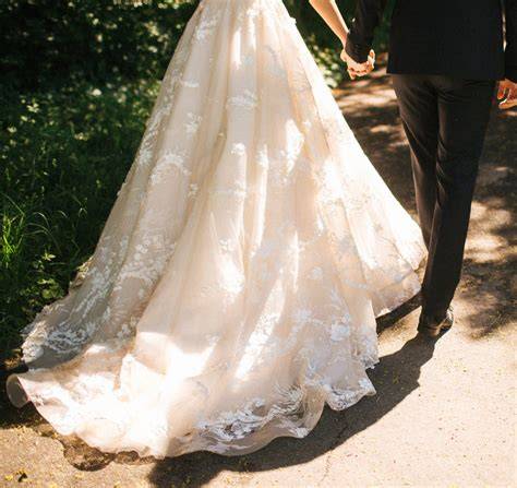 Dettaglio della giarrettiera indossata dalla sposa