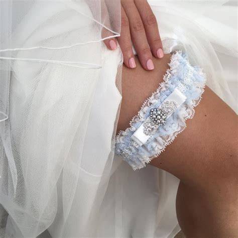 Giarrettiera blu decorata con pizzo