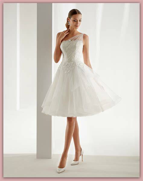 Modelli di abiti da sposa corti in stile rock