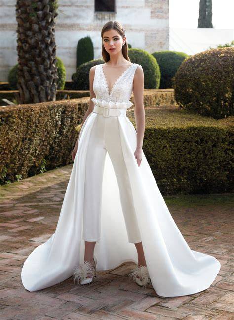 Modelli di pantaloni da sposa a confronto