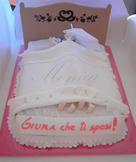 Esempio di torta per addio al nubilato