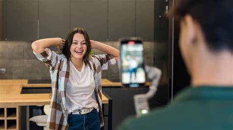 Coppia che registra un video amatoriale