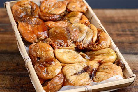 Ingredienti tipici del Salento per dolci: mandorle, fichi secchi, miele