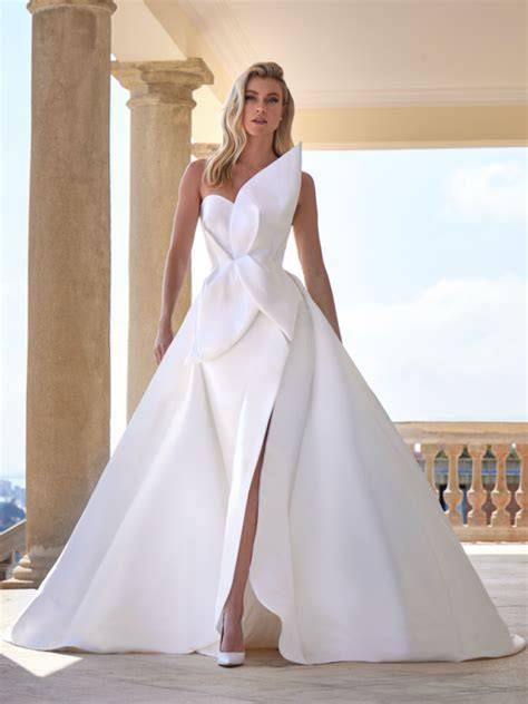 Collezione di abiti da sposa