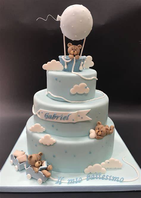 Torta a tema battesimo con decorazioni delicate