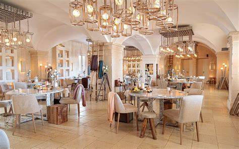 Interno di un ristorante a Borgo Egnazia