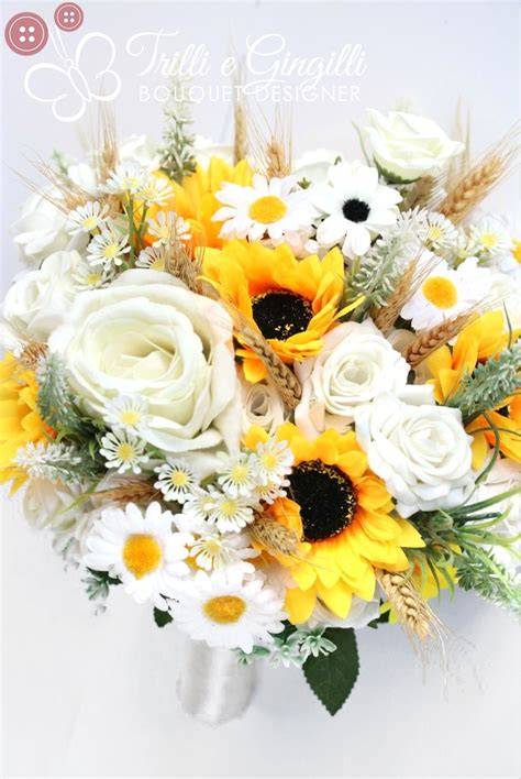 Sposa con un grande bouquet di rose e margherite