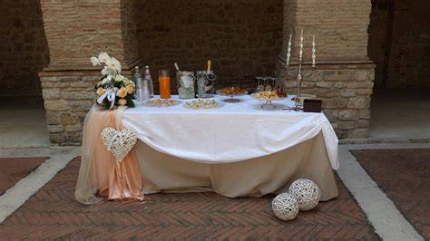 Allestimento tavola per banchetto nuziale