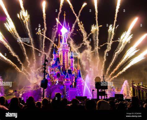 Disneyland Paris con fuochi d'artificio