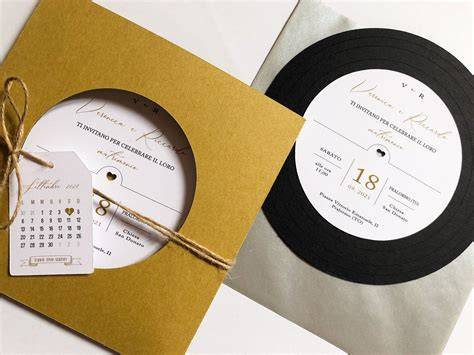 Partecipazioni matrimonio a tema musica, con design a vinile e biglietto concerto