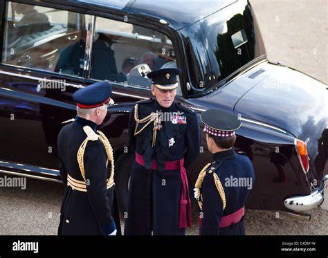 Il Principe Harry in alta uniforme prima della cerimonia