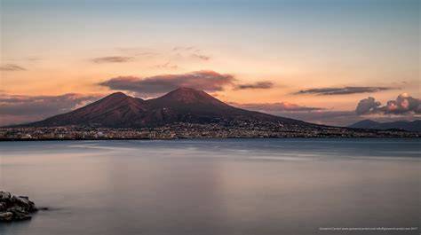 Vista panoramica di Napoli al tramonto