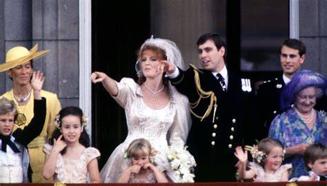 Sarah Ferguson e il Principe Andrea durante il matrimonio