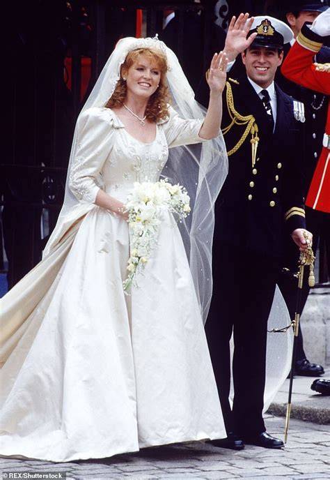 Dettagli ricamati sull'abito da sposa di Sarah Ferguson