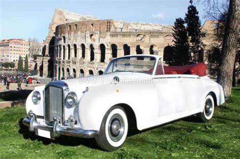 Bentley S2 Cabrio bianca e nera con interni rossi