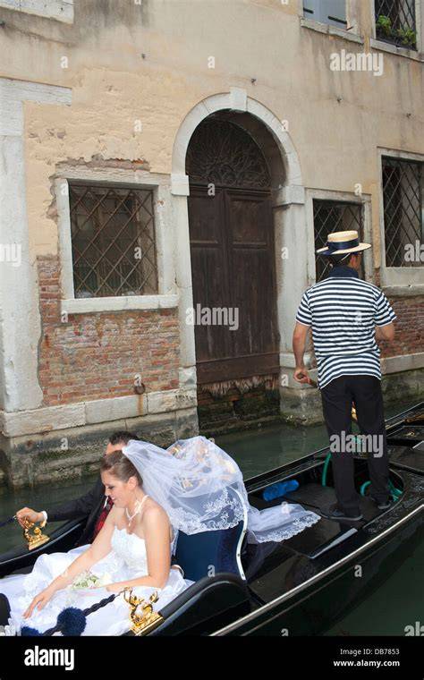Sposa in gondola a Venezia