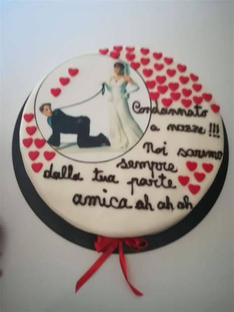Torta a forma di cuore per addio al nubilato