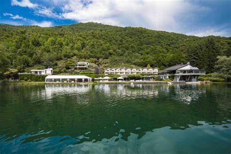 Panorama del Lago di Mergozzo con il ristorante Piccolo Lago