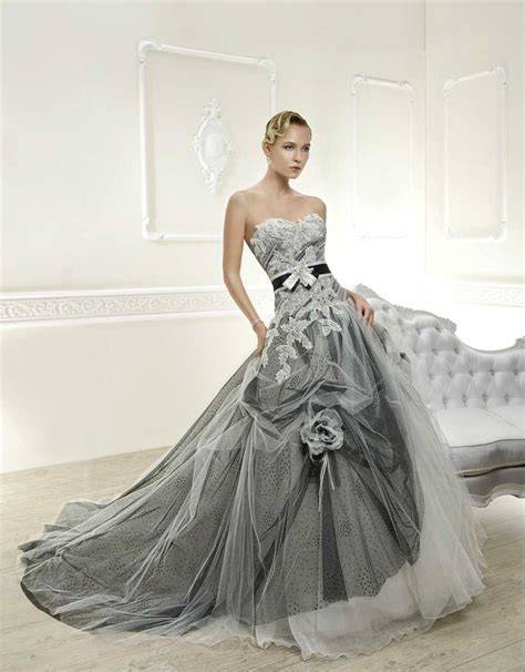 Abito da sposa grigio perla in pizzo