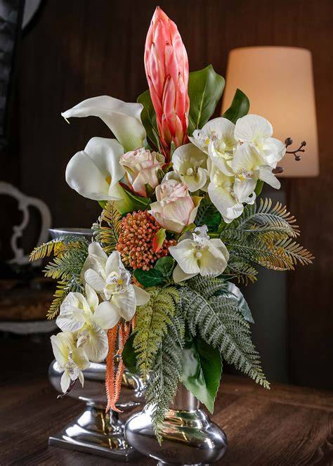 Composizione di fiori finti per addio al nubilato