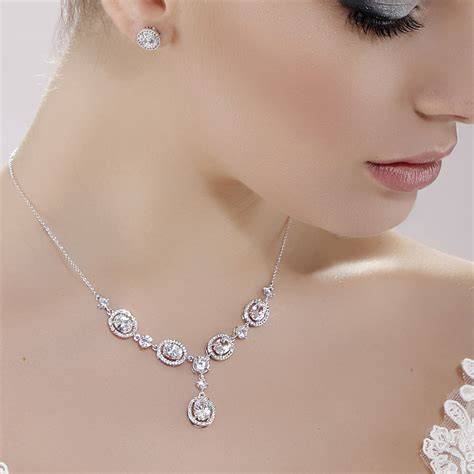 Gioielli eleganti per la sposa