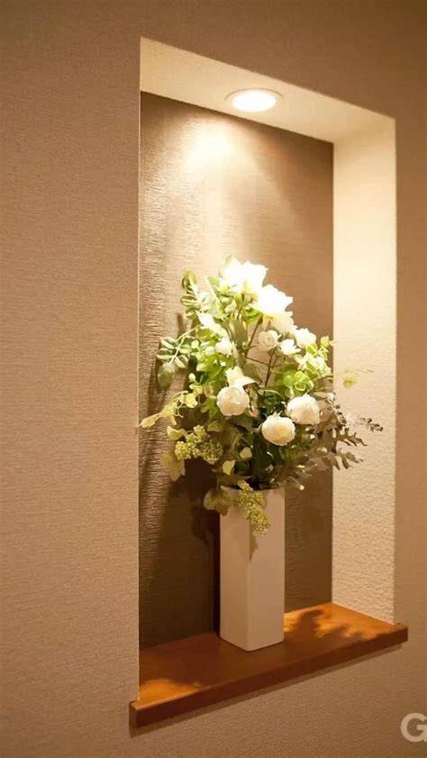 Composizione floreale elegante per l'ingresso di casa
