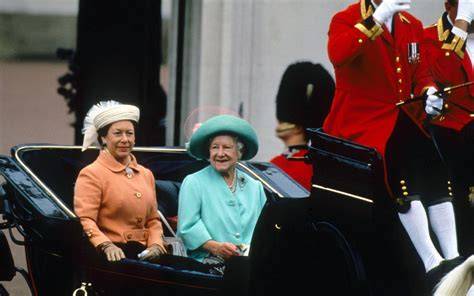 Regina Elisabetta con Bobo MacDonald e la Principessa Margaret