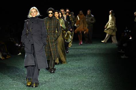 Principessa Diana a una sfilata alla London Fashion Week