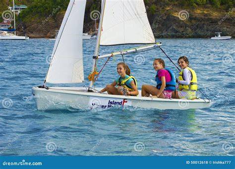 ragazze che fanno vela a Barcellona