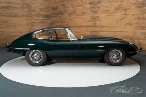 La Jaguar d'epoca utilizzata da Harry e Meghan