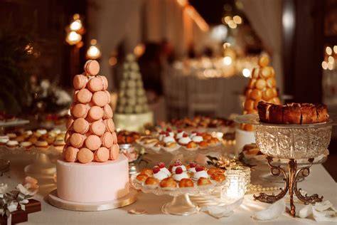 Varietà di dolci su un tavolo da dessert